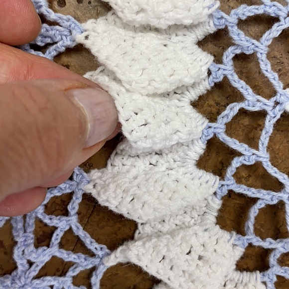 Handmade crochet large doilies - Picture 8 of 13